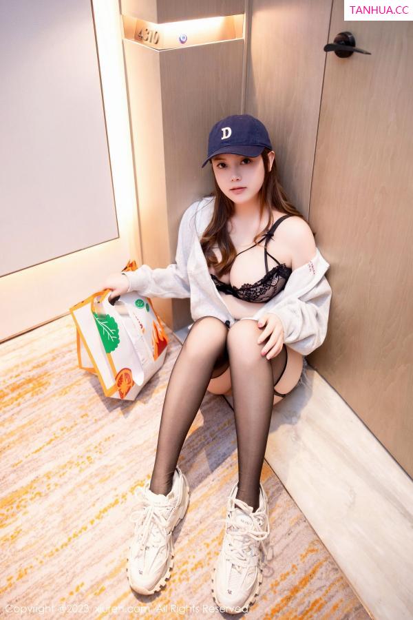 豆瓣酱  [XiuRen]高清写真图 2023.01.18 No.6155 豆瓣酱 外卖员第23张图片